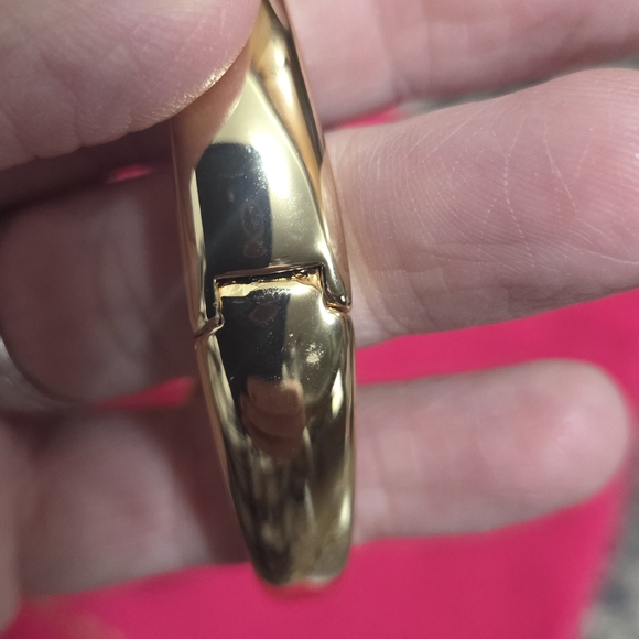 Kurt Geiger Gold Bangle with Embellished Signature Eagle Head Ends - Picture 7 of 7